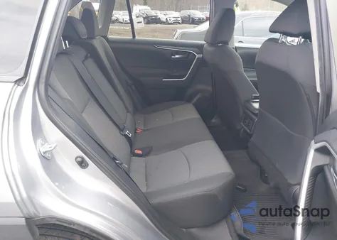 2021 Toyota Rav4 Xle z USA, uszkodzony, nr VIN 2T3P1RFV9MC153711